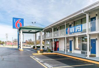 Motel 6 Somerset Ky has Smoking rooms