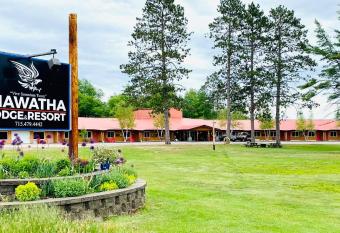 Hiawatha Lodge Inn allows 18 year olds to book a room