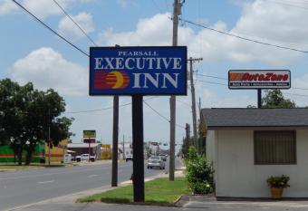 Executive Inn Pearsall allows 18 year olds to book a room