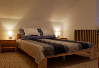 Her  ke Vend  gh  z has Balcony rooms