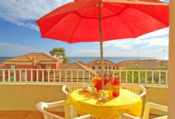 Casa Vacanze Stelle Marine allows 18 year olds to book a room