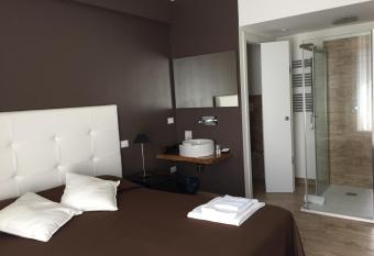 Itaka has Balcony rooms