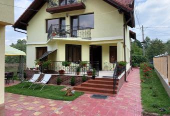 Pensiunea M&M has Balcony rooms