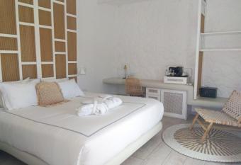 Petri Suites has rooms with a private hot tub