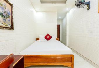 OYO 604 Queen Hotel spot-on allows 18 year olds to book a room