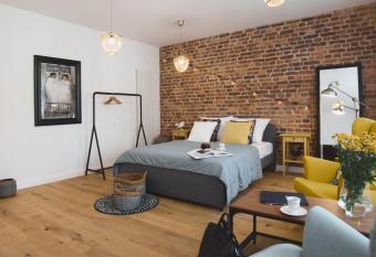 Hornigold Katowice Nikiszowiec allows 18 year olds to book a room