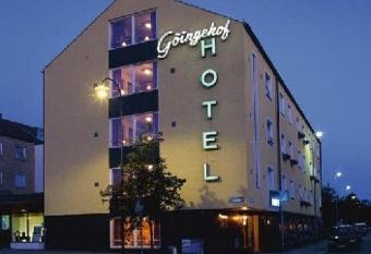Hotel G  ingehof allows 18 year olds to book a room