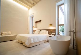 Apartamentos Alcoba 13 allows 18 year olds to book a room