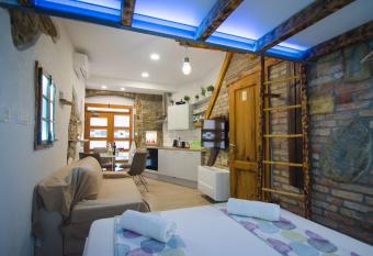 Traditional Piran studio allows 18 year olds to book a room
