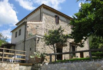 Il Casale Di Mario has Balcony rooms