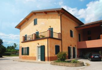 Agriturismo Parco Del Chiese has Balcony rooms