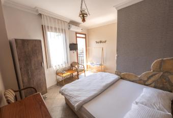 Anz Guest House allows 18 year olds to book a room