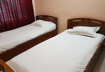 Hotel Rahmania allows 18 year olds to book a room