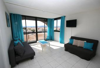 Front de Mer has Balcony rooms