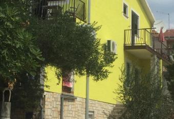 Katy s Place has Balcony rooms