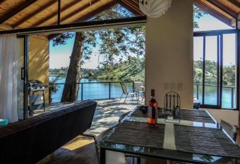 Lodge in Guatap  , Cottage on the Lake with Jacuzzi has rooms with a private hot tub