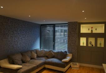 2 Bedroom Apartment - Close to Piccadilly Train Station / Edge of the Northern Quarter has Balcony rooms