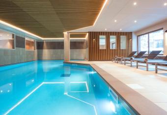 R  sidence Club MMV La Cl   des Cimes allows 18 year olds to book a room