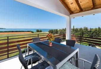 Apartman Petelin has Balcony rooms