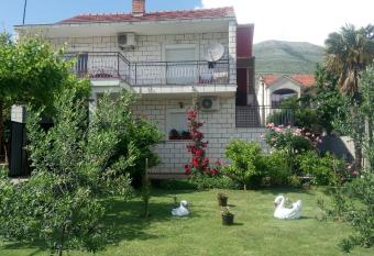 Apartmani Bridge has Balcony rooms