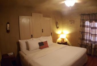 The Spruce Lodge has Balcony rooms