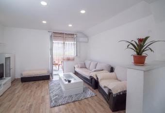 Apartment Milena has Balcony rooms