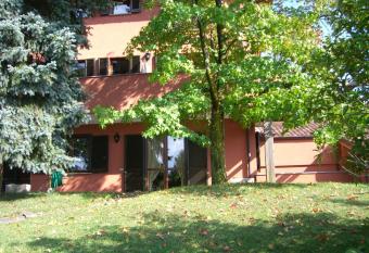 Relais C   Nova Guest House allows 18 year olds to book a room