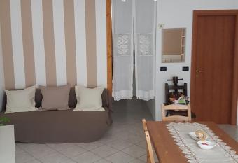 Come a casa allows 18 year olds to book a room