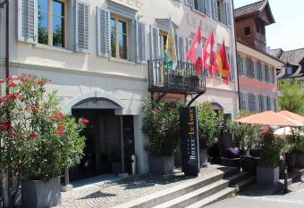Hotel Le Lion - Self Check-in allows 18 year olds to book a room