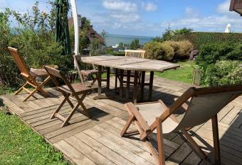 Grand rez de jardin-terrasse avec vue sur la mer - 2 chambres has Balcony rooms