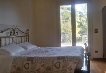 Parco dei Gelsomini has rooms with a private hot tub