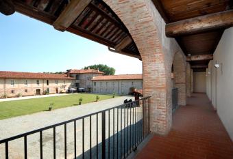 Agriturismo Camisassi allows 18 year olds to book a room