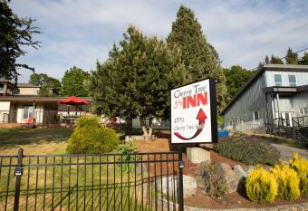 Cherry Tree Inn has Balcony rooms