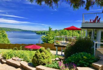 Auberge Tom B&B has Balcony rooms