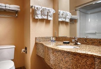 Best Western Plus Fredericksburg has rooms with a private hot tub