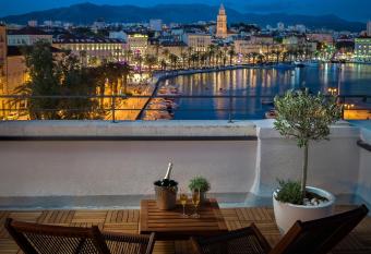 Belvedere Luxury Rooms - Breathtaking View has Balcony rooms