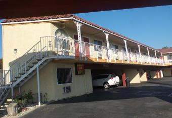 Budget Inn Motel allows 18 year olds to book a room