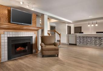 Travelodge Suites by Wyndham New Glasgow allows 18 year olds to book a room