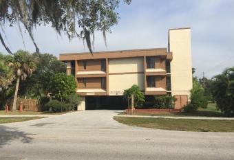 Charlotte Bay Resort has Balcony rooms