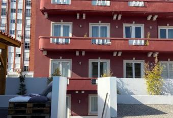 Casa dos Carvalhos has Balcony rooms