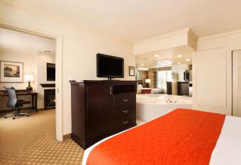 Holiday Inn Express & Suites Salt Lake City N - Bountiful allows 18 year olds to book a room