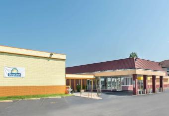Days Inn by Wyndham Salem has Smoking rooms