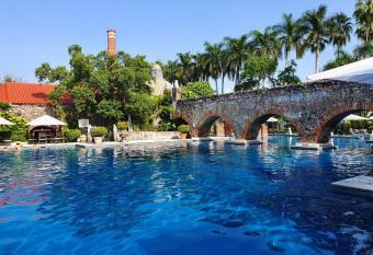 Hotel Hacienda Vista Hermosa allows 18 year olds to book a room