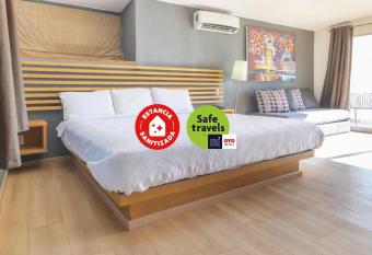 Vf Hotel allows 18 year olds to book a room