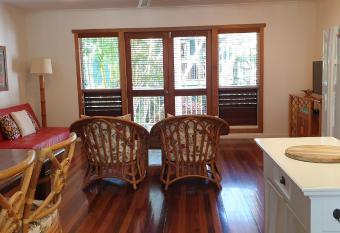 South Pacific Resort & Spa Noosa has rooms with a private hot tub