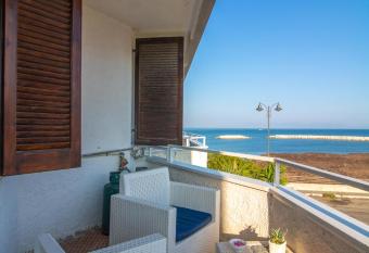 100 passi dal mare has Balcony rooms