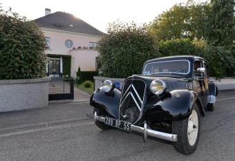 B&B  allows 18 year olds to book a room