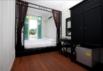 99 Oldtown Boutique Guesthouse SHA EXTRA PLUS has Balcony rooms
