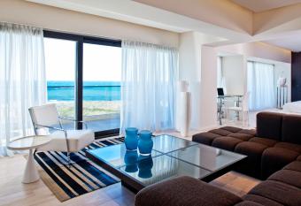 Aqua Blu Boutique Hotel & Spa, Adults Only- Small Luxury Hotels of the World allows 18 year olds to book a room