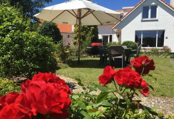 Maison du golf has Balcony rooms